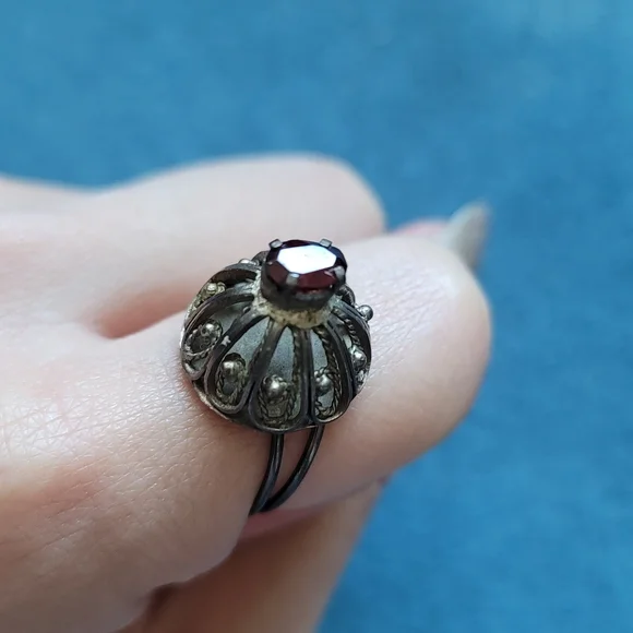 Vampire Ring - Picture 1 of 2